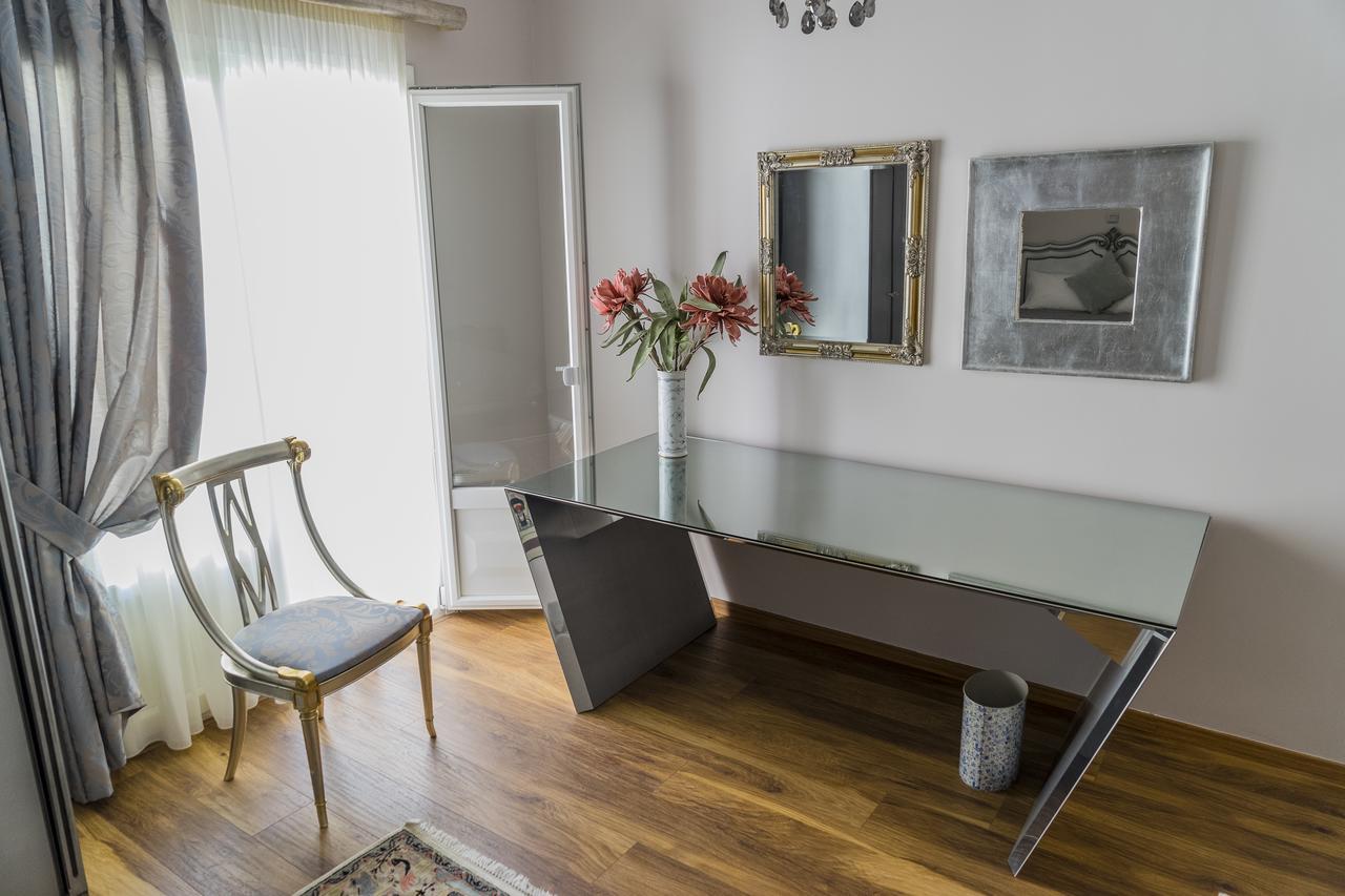 Le Bijou Luxury Rooms & Suites ヴェリア エクステリア 写真